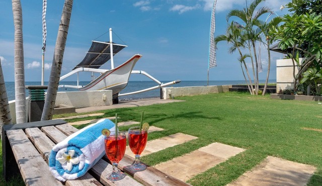 ⭐️ ⭐️⭐️⭐️⭐️ BEACHFRONT villa, Welcome dinner in Dencarik