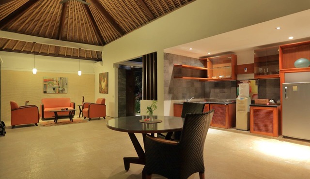 Beautiful Private Pool Villa few step to the beach in Senggigi