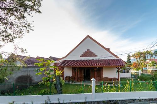 Belgareti Modern Ethnic House Cipanas Puncak in Cibadak