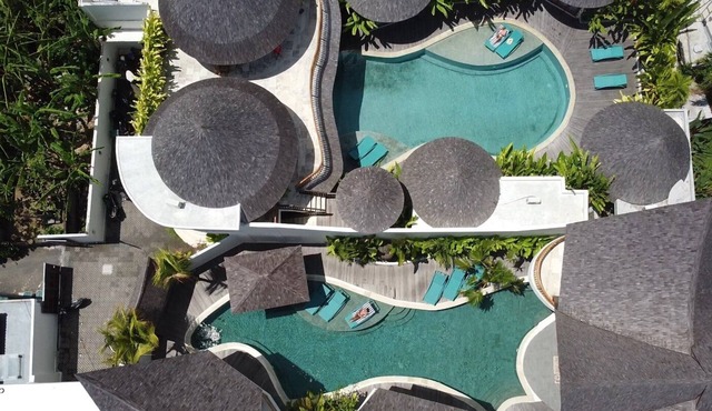 BERAWA,2 next door villas 13 Bedrooms, Big groups up to 28 pax in Bali