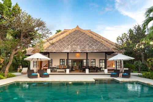 Bersama - luxury beachfront villa! in Buleleng