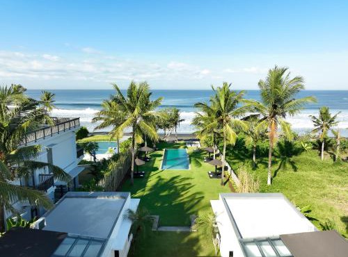 Black Beach Villa - Absolute Beachfront Escape in Tabanan