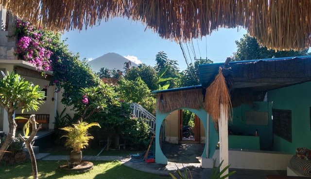 Black Sand hostel Amed in Amed