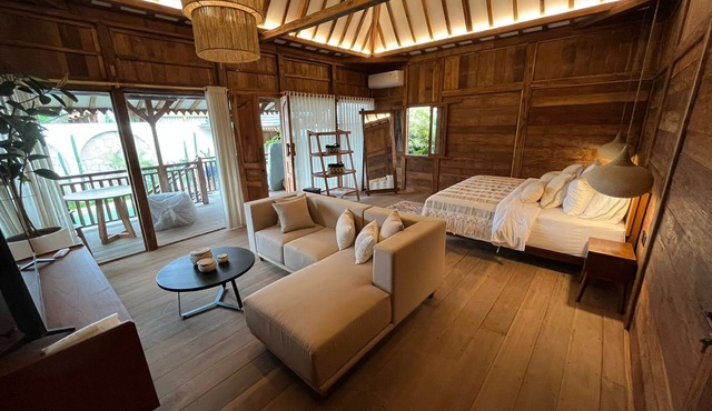 Brand new 3br villa, pool & minutes from the airport in Kuta