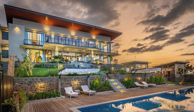 Breathtakingly Beautiful and offers a panoramic view! in Kaliasem