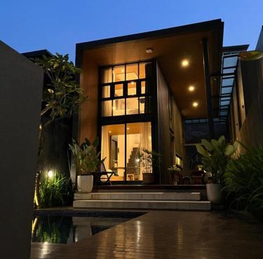 Breezia Villa Mezzanine with Private Pool in Blimbing
