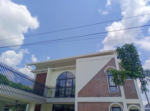 BRICK HOUSE - Unique & Central in Selaparang