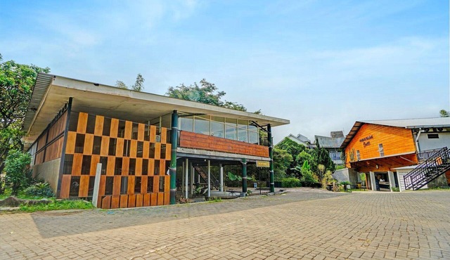Bwalk Hotel Cozy Double in Malang