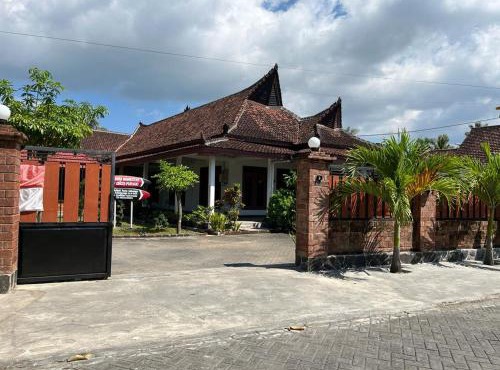 Capital O 92615 Villa Utama D'alas Purwo in Ringinpintu