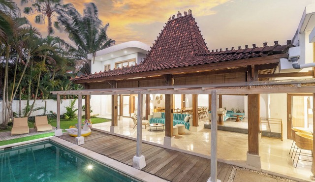 Central Canggu Walk to Nelayan Beach - 3BR Villa in kuta utara