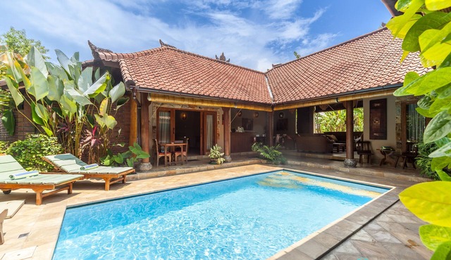 Central Lovina at the Beach, 3BR Pool Villa in Bali