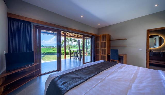 Charming 1-bedroom villa in Buleleng 1 minute walk to beach in Bali