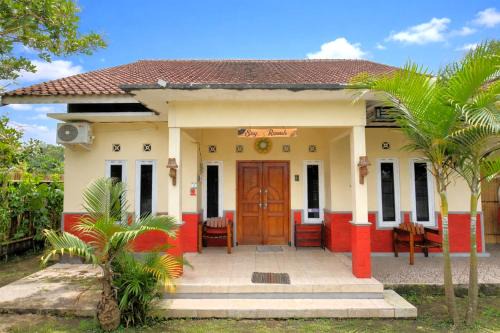 Charming Purisani 4BR House with Garden in Sleman Yogyakarta by Le Ciel Hospitality in Beran-kidul