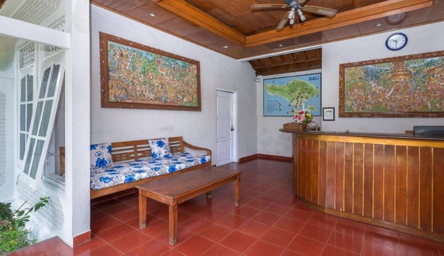 Cheap Family room for 4 person near the Beach in Seminyak