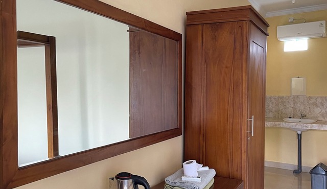 Chic 1-bedroom apartment in charming Bali with WiFi, AC. Hot and cold water in Bali