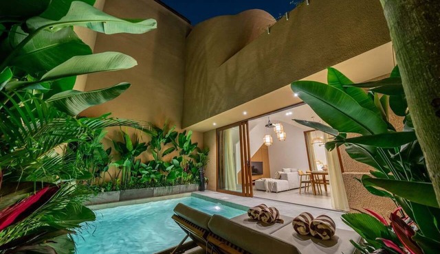 Chic 2BR Villa, Pool+Garden, Rooftop, Beach Access in Kabupaten Badung