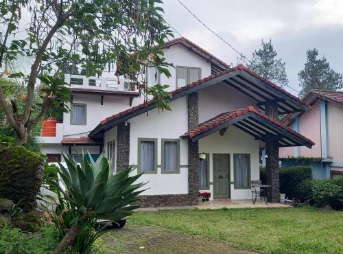 Chrysant Huis Villa Istana Bunga in Bandung