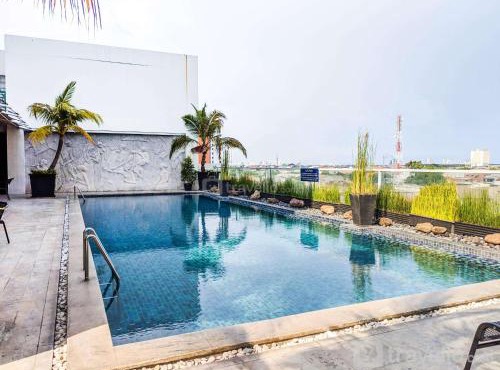 Classic Modern Studio Room Apartment at The Square Surabaya By Travelio in Surabaya