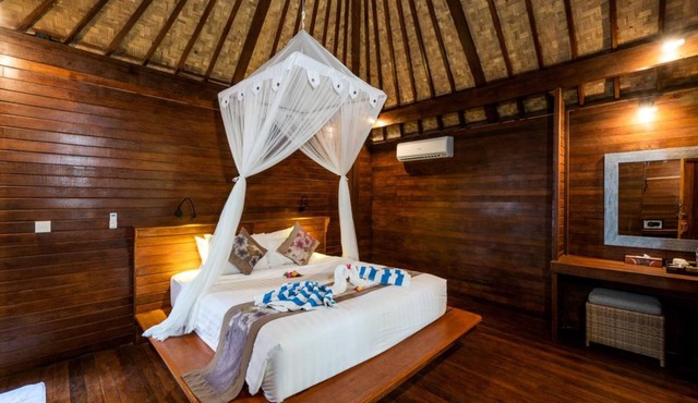 Classic Wooden Cottage in T Junction Lembongan, Good Location in Nusa Lembongan