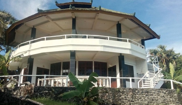 Cliff House on Bali is Unique, above the ocean, the sound of the waves – Unit 2 in Karangasem