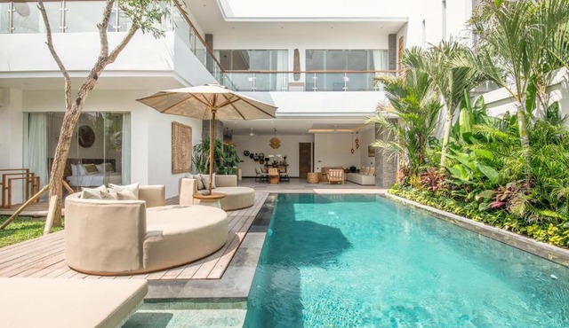 Coastal Elegance 4BR Villa, 400m to Finns in Canggu