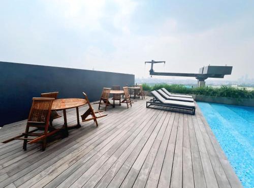Collins Boulevard At By LiviRooms Tangerang in Warungmangga