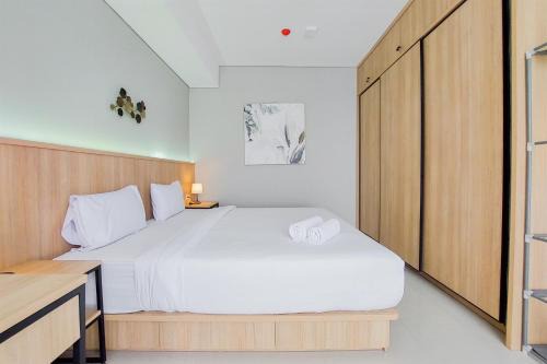 Comfort 1BR at Transpark Bintaro Apartment By Travelio in Tangerang