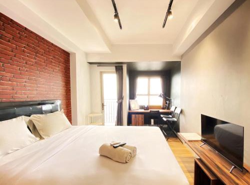 Comfort Studio Room at Mekarwangi Square Cibaduyut Apartment By Travelio in Bandung