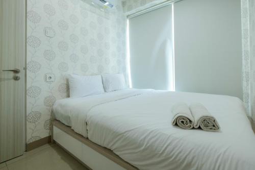 Comfy and Modern 2BR Grand Kamala Lagoon Apartment By Travelio in Bekasi