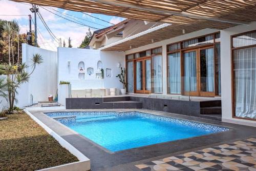 Cottonwood Villa Samani Pool HOT-Jacuzzi Billyard in Bandung