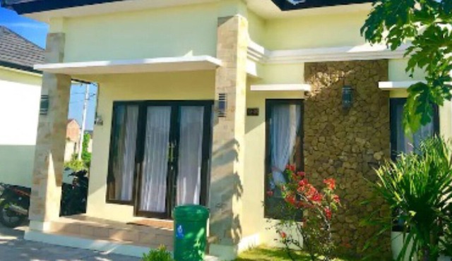 Cozy and comfortable House Near Senggigi Beach in batulayar