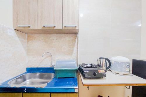Cozy and Minimalist Studio Great Western Apartment By Travelio in Tangerang
