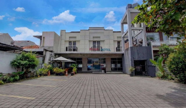 Cozy Deluxe Double Escape w/Free WiFi in Semarang