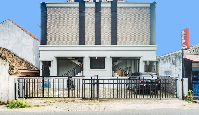 Cozy Double Escape W/Free WiFi and Parking in Bandar Lampung