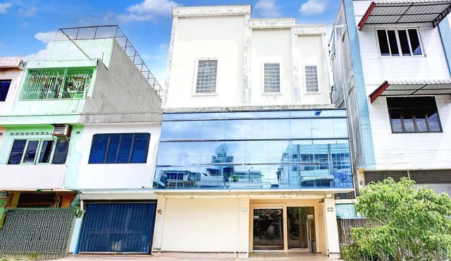 Cozy Double Escape W/Free WiFi and Parking in Banda Aceh