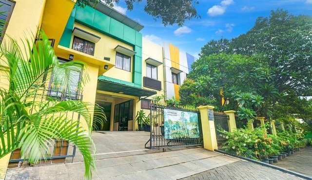 Cozy Double Escape W/Free WiFi and Parking in Jakarta