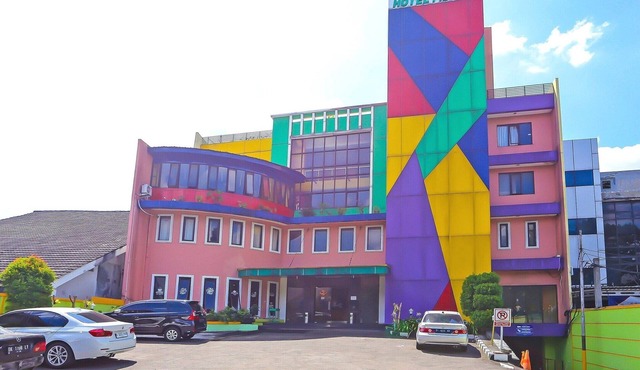 Cozy Double Escape W/Free WiFi and Parking in Jakarta