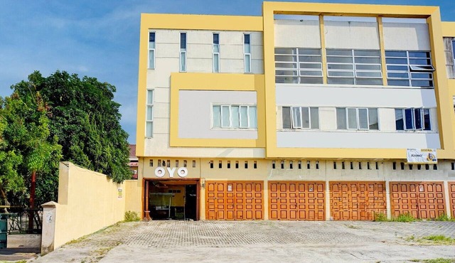 Cozy Double Escape W/Free WiFi and Parking in Medan