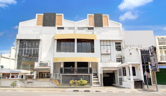 Cozy Double Escape W/Free WiFi and Parking in Semarang