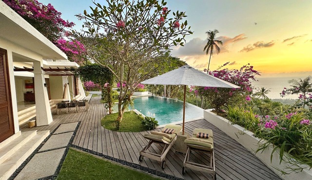 Cozy Family Villa with Sunset View in Nusa Tenggara Bar.
