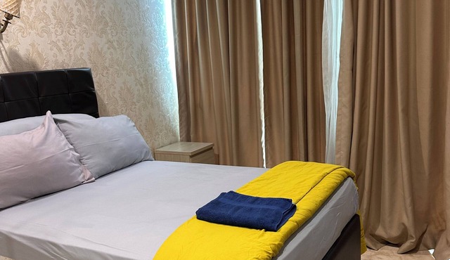 Cozy gated studio apartment in Central Jakarta with AC, fitness room, and pool in Jakarta Pusat