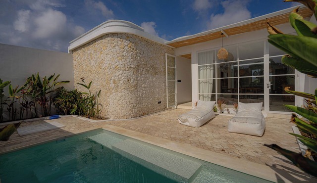Cozy living 3 bedrooms pool villa - 5 minutes from the beach in Bali