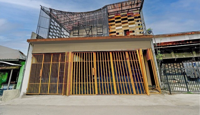 Cozy Twin Escape with Free WiFi and Parking in Surabaya