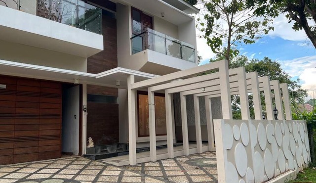 Cozy villa with swimming Pool in Sentul in Bogor