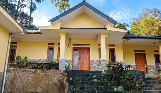 Cozzy Yulie Homestay Pangalengan in Citere