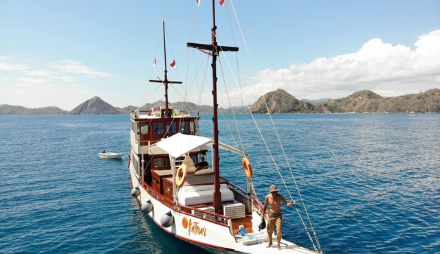 Cruise on gorgeous Indonesian Phinisi Boat in Labuan Bajo
