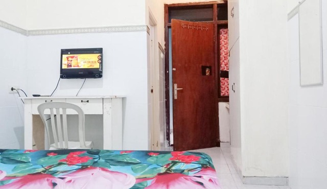 D'Kost Ketintang in Surabaya