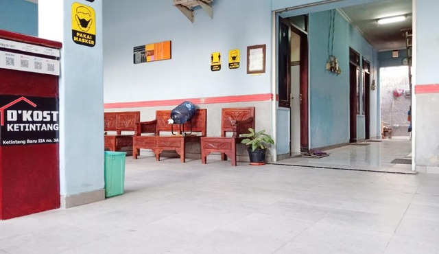 D'Kost Ketintang in Surabaya