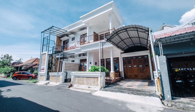 Daffodil House Proper Guest House Near Malioboro in Yogyakarta