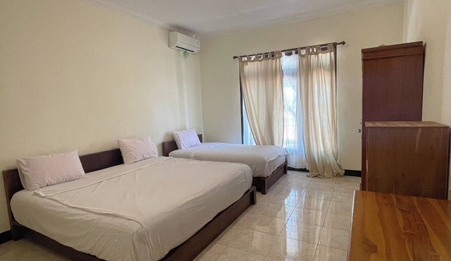 dAlvin: Room 1 - Green Serenity | Near Airport in Kabupaten Labuan Bajo
